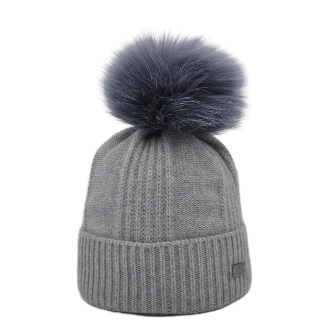4213 - beanie in cashmere with bobble