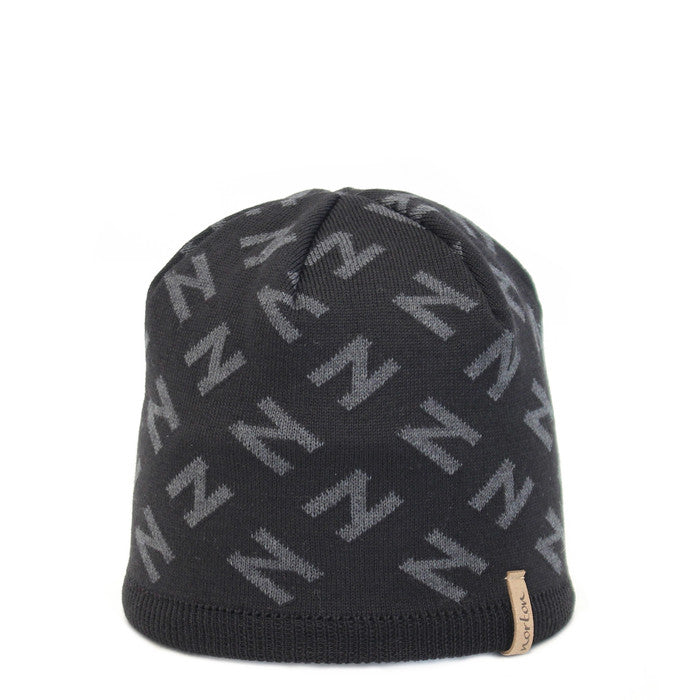 8320 - beanie in merino wool with jacquard