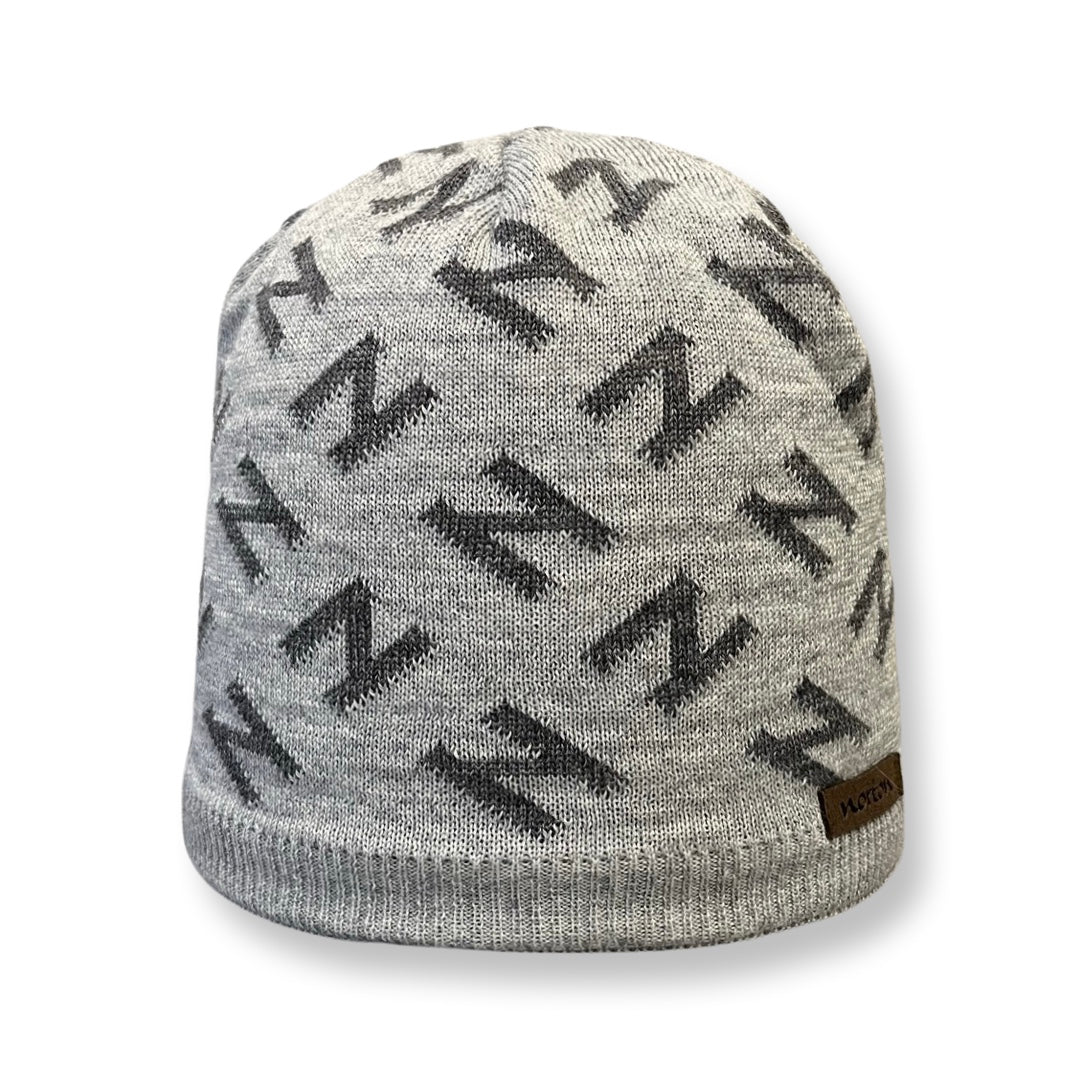 8320 - beanie in merino wool with jacquard