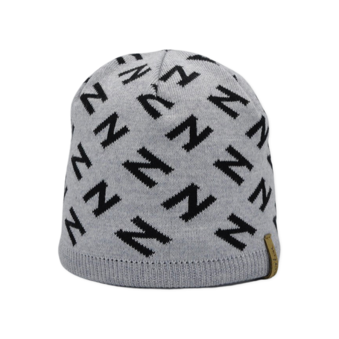 8320 - beanie in merino wool with jacquard