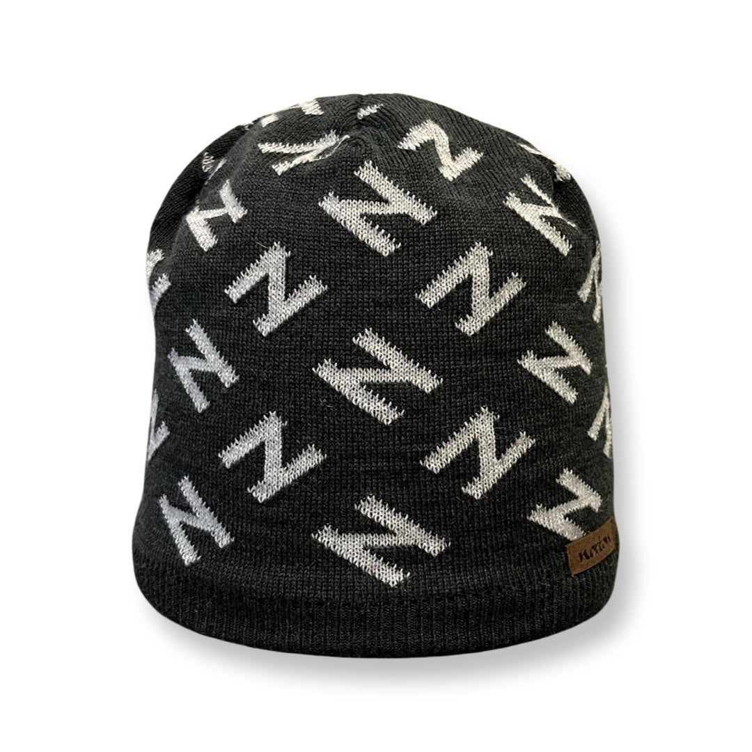 8320 - beanie in merino wool with jacquard